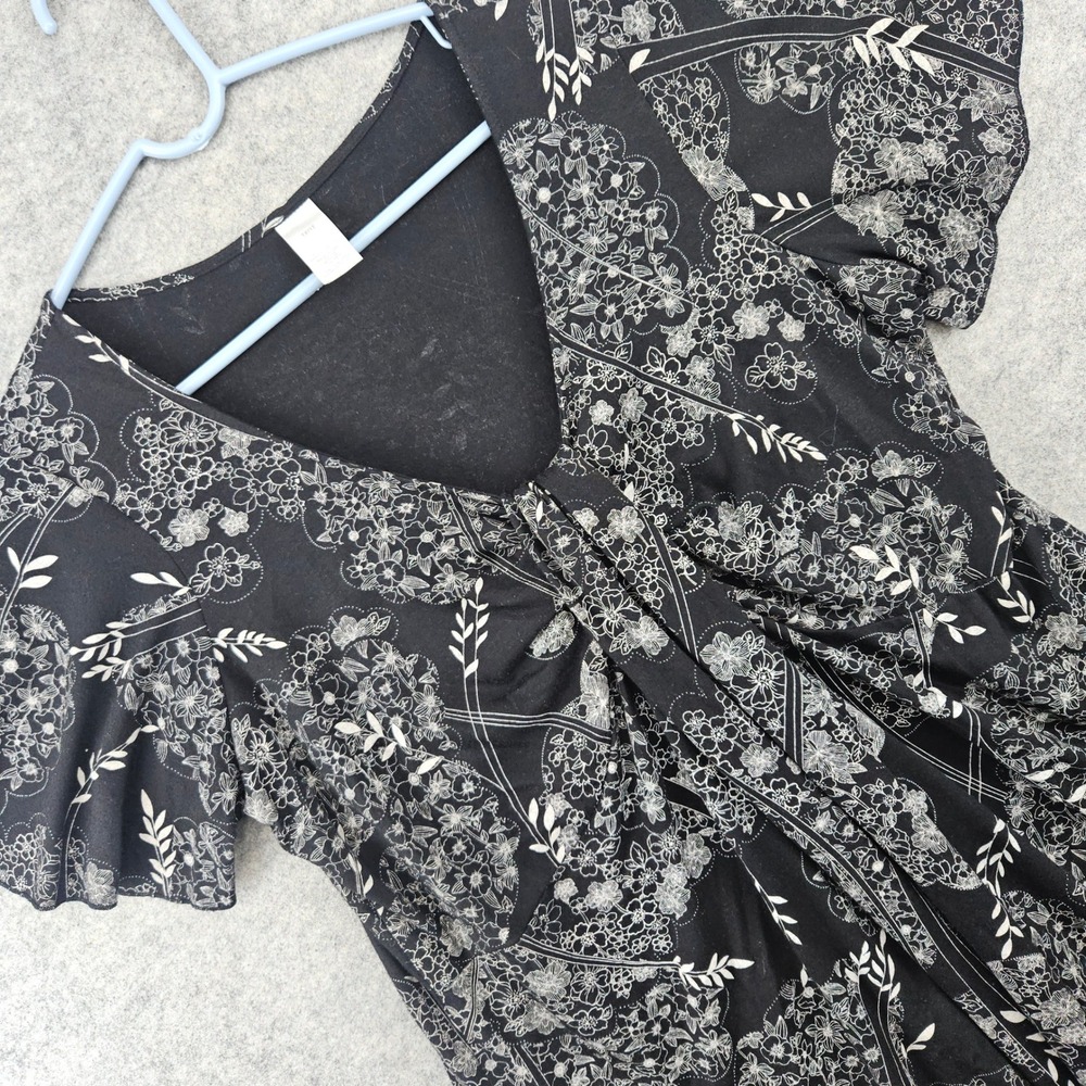 Unbranded Floral V-Neck Flutter Sleeve Top Women 1X Black White Knot Front